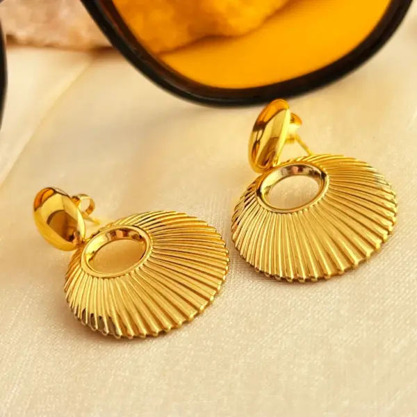 Wholesale PVD Coated Real Gold Plated 18K Gold Solid Color 304 Stainless Steel Elegant Retro Waterproof Non Tarnish Drop Earrings