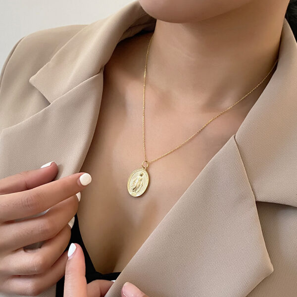 Wholesale Relief portrait necklace