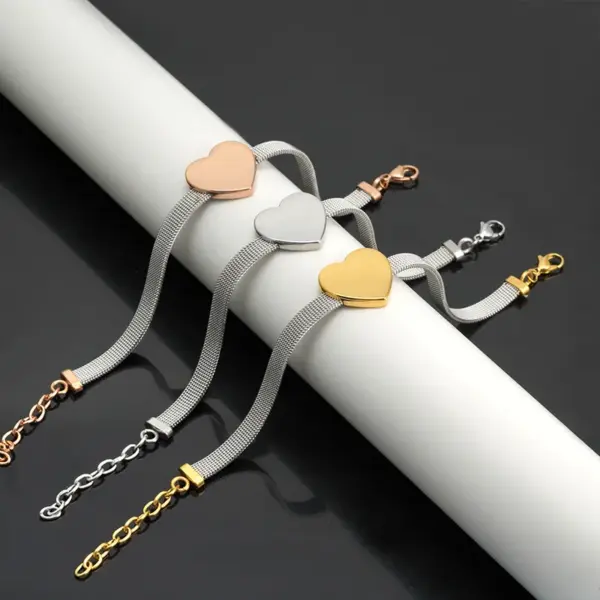 304 Stainless Steel Heart Shape PVD Coated Stone-Free 18K Real Gold Plated Simple Style Waterproof Non Tarnish Rose Gold Sier Yellow Bracelets