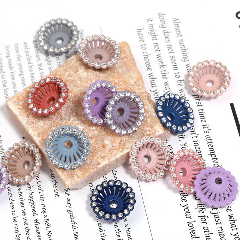 Wholesale New style rhinestone-encrusted hollow flower basket with spacer beads, simple and fashionable, DIY keychain, beaded pen aessory.