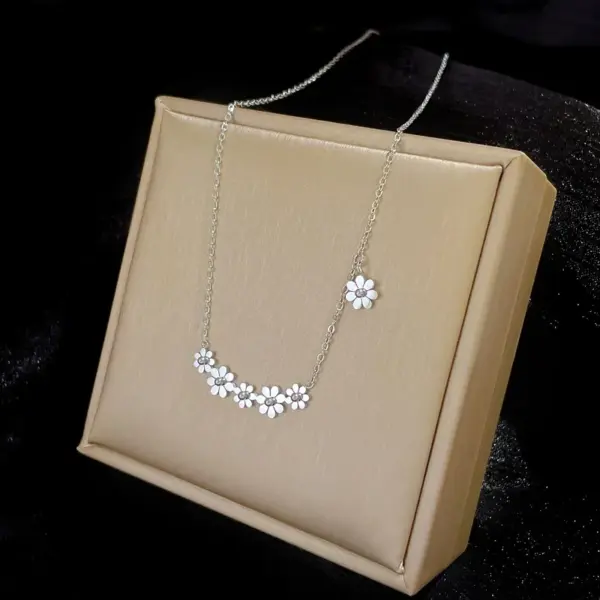 Wholesale Fashion Flower Titanium Steel Plating Necklace