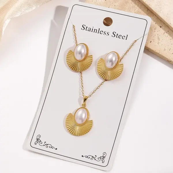 Water-Plated Pearl Cat's Eye Fan Love Heart Round Necklace Earring Set 304 Stainless Steel Jewelry Set For Women Casual Holiday Modern Style