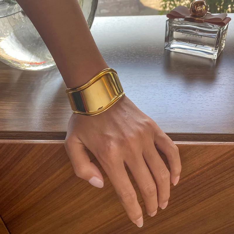 Wholesale Formal Commute IG Style Round 304 Stainless Steel 14K Gold Plated Stainless Steel Bracelets In Bulk