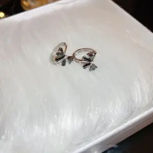 45 Ear Clip-Black