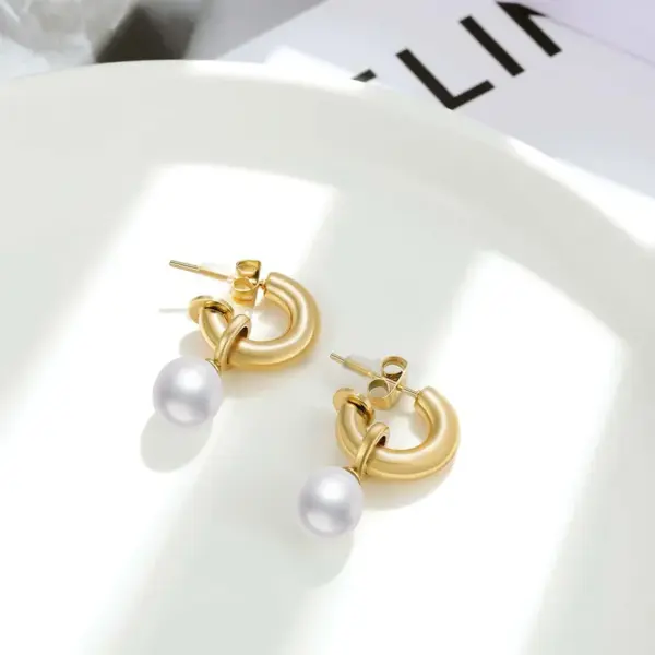 Wholesale 304 Stainless Steel C Shape PVD Coated Pearl 14K Gold Plated 18K Gold Plated Simple Style Waterproof Non Tarnish Plating Inlay Gold Drop Earrings