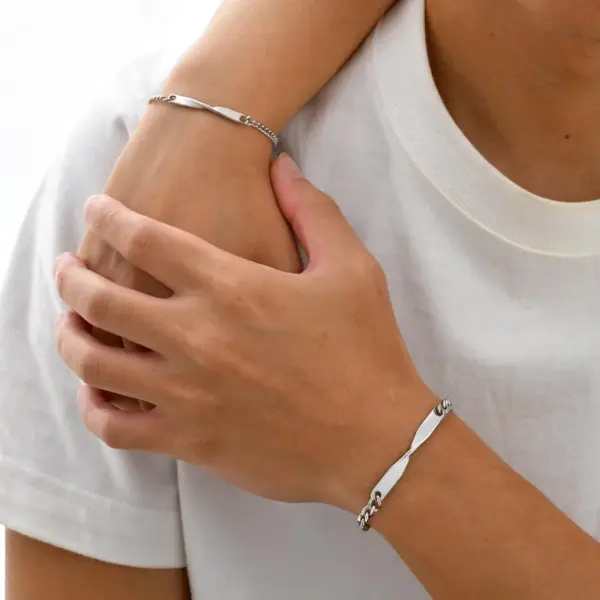 Wholesale Universal Fashion Simple Stainless Steel Mobius Bracelet Couple Style Women's Version Lobster Clasp Casual Minimalist Design