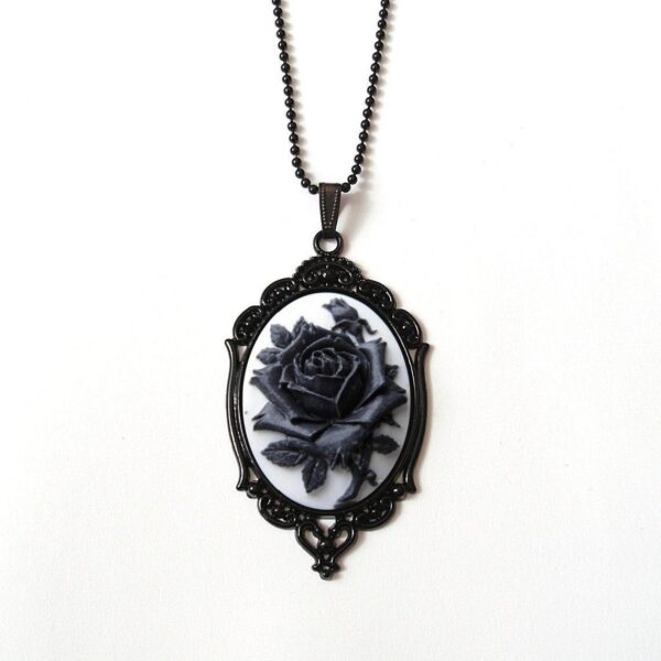 Wholesale Cross-border trade Amazon Victoria black and red rose card Mayo necklace factory direct sales