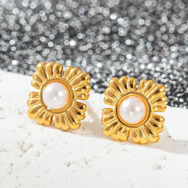 Wholesale 1 Pair Elegant U Shape Four Leaf Clover Heart Shape Titanium Steel 18K Gold Plated Ear Studs