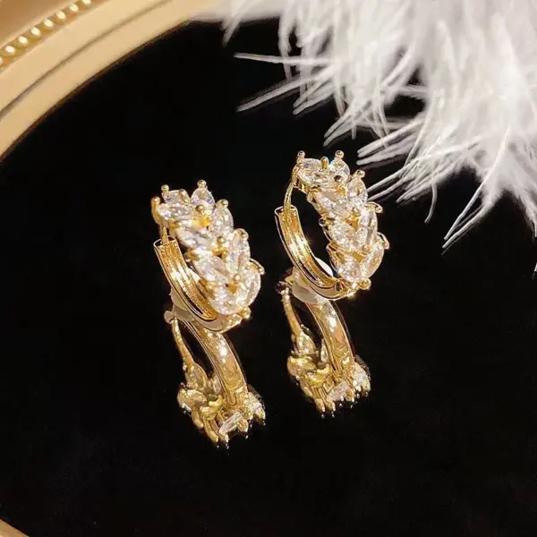 Wholesale 1 Pair Classic Style Leaves Copper Rhinestones Zircon K Gold Plated Earrings
