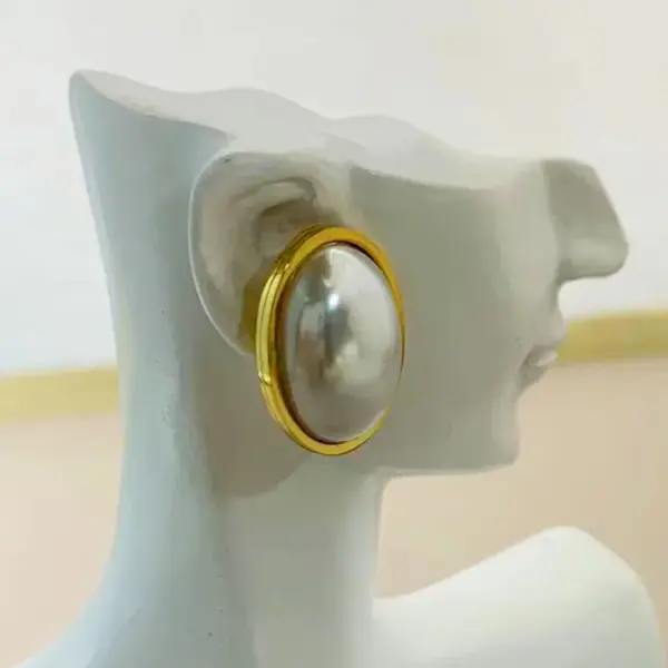 Wholesale 1 Pair Stainless Steel Oval Heart Imitation Pearl Flower Inlaid Diamond Earrings, Unisex Daily Wear Earrings, Suitable For Valentine's Day Or Important Holidays As Gifts For Relatives And Friends.