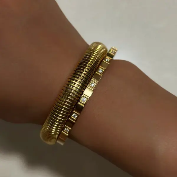 Wholesale Casual Solid Color 304 Stainless Steel Titanium Steel 18K Gold Plated Bangle In Bulk