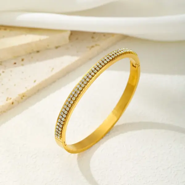 PVD Coated Real Gold Plated 18K Gold Star Heart Shape 304 Stainless Steel Vintage Style Waterproof Non Tarnish 304 Stainless Steel Bangle