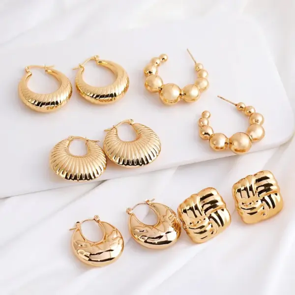 Wholesale 1 Pair Retro Luxurious Solid Color 304 Stainless Steel Earrings Ear Studs