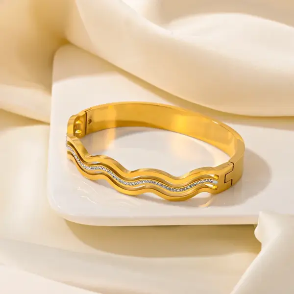 304 Stainless Steel Solid Color PVD Coated Rhinestones 18K Real Gold Plated Elegant Romantic Waterproof Non Tarnish Inlay Gold Sier Bangle