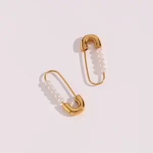 Ye200 Clip Earrings