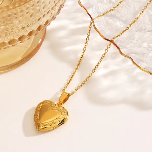 Ion Plating (IP) 18K Gold Plated Heart Shape 304 Stainless Steel Simple Style IG Style Waterproof Non Tarnish 304 Stainless Steel Pendant Necklace