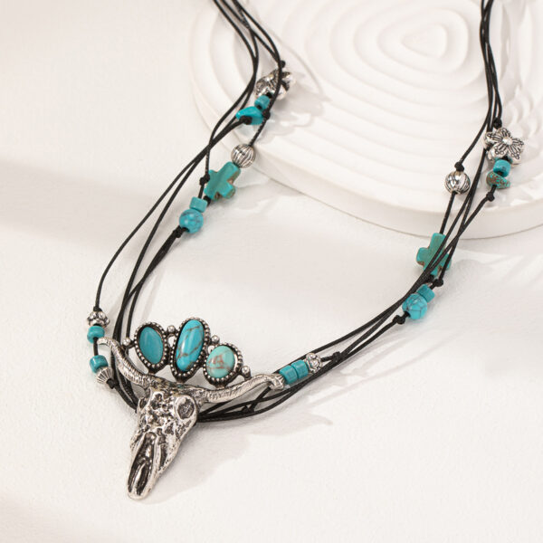 Wholesale Qingdao daiwei jewelry wholesale cross-border e-commerce supply 1 retro western wind turquoise cow head pendant necklace