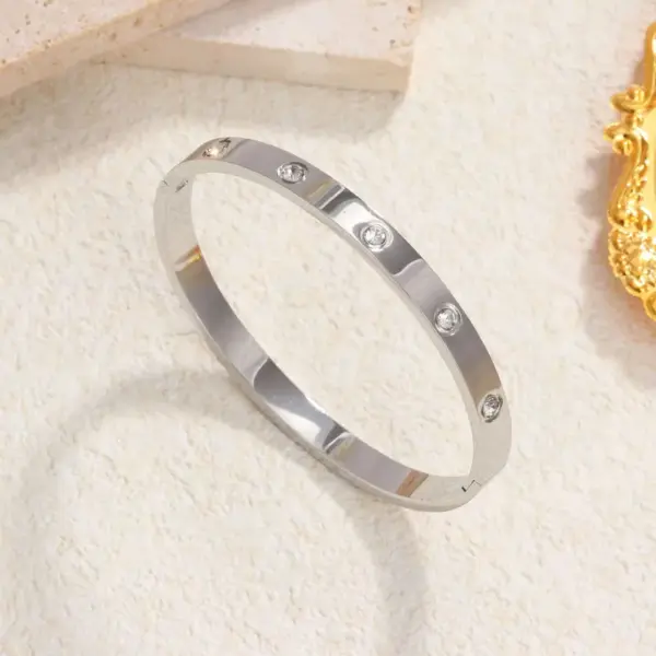 PVD Coated Real Gold Plated 18K Gold Star Heart Shape 304 Stainless Steel Vintage Style Waterproof Non Tarnish 304 Stainless Steel Bangle