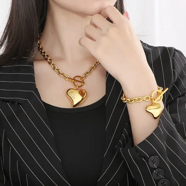 Wholesale 304 Stainless Steel Heart Shape PVD Coated 18K Real Gold Plated Simple Style Waterproof Non Tarnish Plating Bracelets Necklace