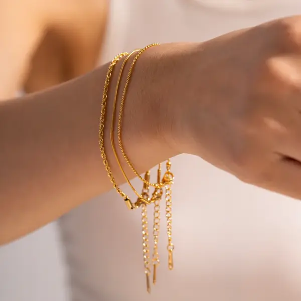 Wholesale PVD Coated Real Gold Plated 18K Gold Solid Color 304 Stainless Steel Simple Style Classic Style Waterproof Non Tarnish 304 Stainless Steel Bracelets