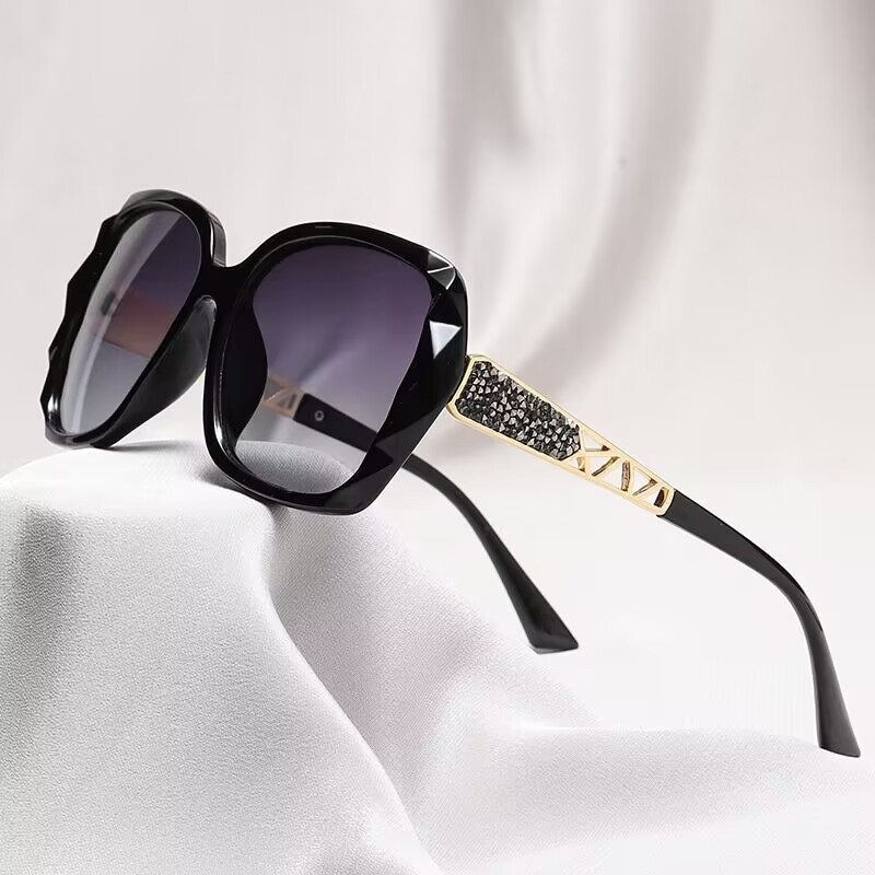 Wholesale 2025 New larized Diamond Sunglasses Women's Anti-Uv Korean Style High-Quality Trendy Star Sunglasses iving Glasses