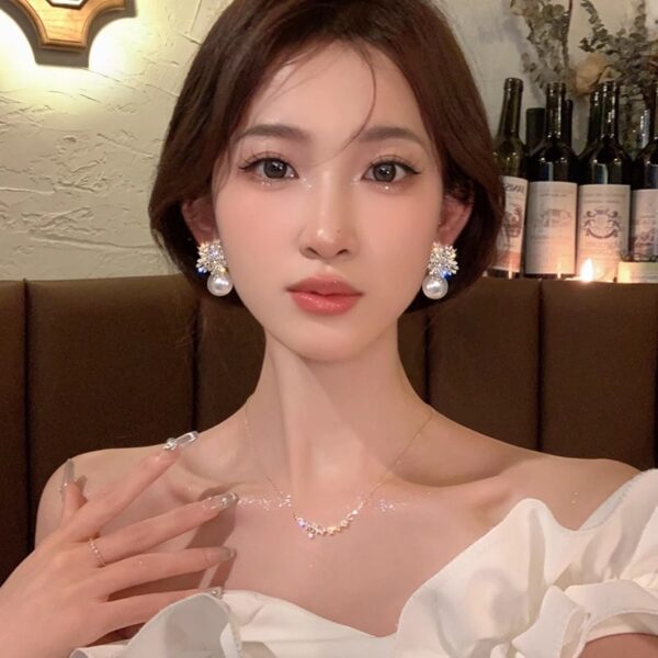 Wholesale Christmas exquisite full diamond snowflake pearl earrings