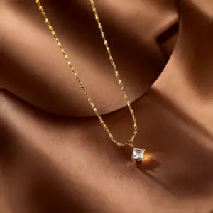 X01047-Square Diamond-Necklace- Gold