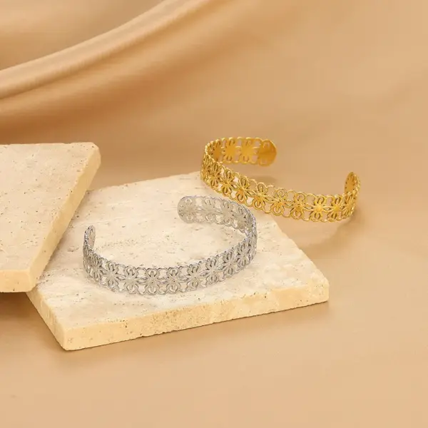 Wholesale PVD Coated Real Gold Plated Geometric 304 Stainless Steel Simple Style Classic Style Waterproof Non Tarnish 304 Stainless Steel Bangle