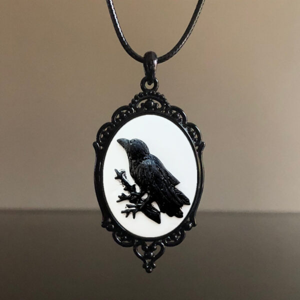 Wholesale Cross-border foreign trade Amazon Gothic Crow Forest Pendant Charm Necklace Factory Outlet