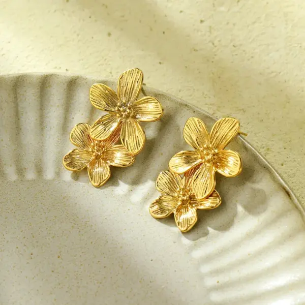 Wholesale PVD Coated Real Gold Plated Flower 304 Stainless Steel Retro Waterproof Non Tarnish Ear Studs