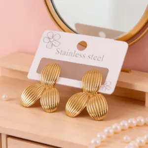 Gold / Average Size / Style 200