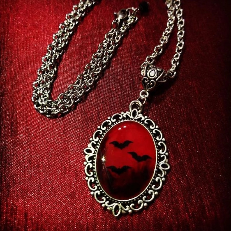 Wholesale Cross-border Hot Gothic Blood and Bat acula Inspired Resin Necklace Pendant Necklace Factory