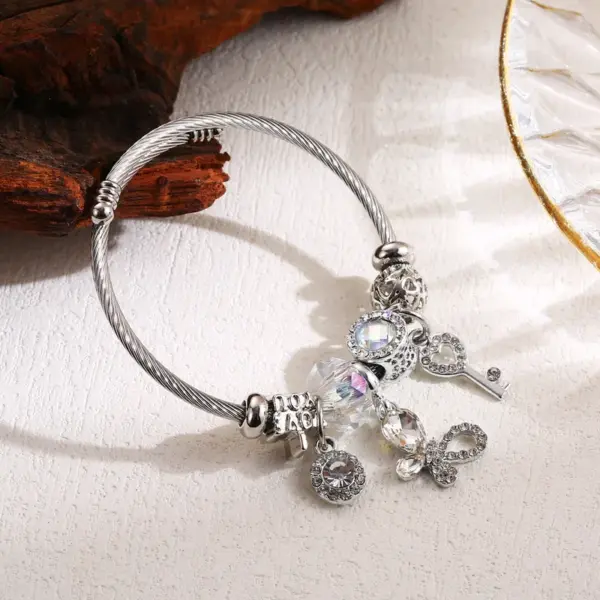 Wholesale Elegant Cute Round Butterfly Key 304 Stainless Steel Alloy Rhinestones Bangle In Bulk