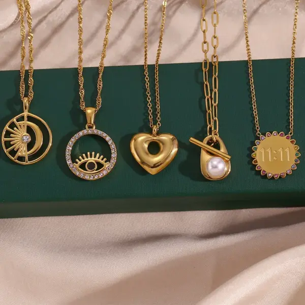 Wholesale 304 Stainless Steel Devil'S Eye Moon Heart Shape PVD Coated Rhinestones 18K Real Gold Plated Simple Style Classic Style Waterproof Non Tarnish Plating Inlay Cable Chain Gold Pendant Necklace