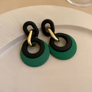 1# Silver Needle-Green and Black Circle Chain