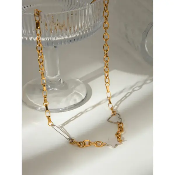 Wholesale 304 Stainless Steel Star Heart Shape PVD Coated 18K Real Gold Plated Simple Style Classic Style Necklace