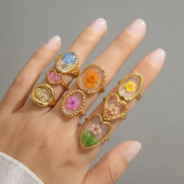 Wholesale Titanium Steel Simple Eternal Flower Ring For Women, Minimalist Design, 304 Stainless Steel, Vacuum Electroplating (In Furnace), Heart-Shaped Flower Asymmetric Adjustable Ring