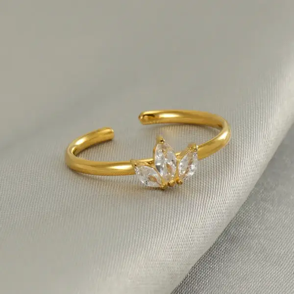 PVD Coated 18K Gold Plated Shamrock Stainless Steel Simple Style Waterproof Non Tarnish Open Rings