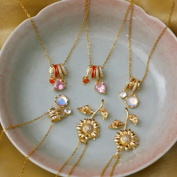Wholesale Vacuum Plating 16K Gold Plated 18K Gold Plated Sunflower Heart Shape 304 Stainless Steel Sweet Commute 304 Stainless Steel Lobster Trigger Clasp Closure Pendant Necklace