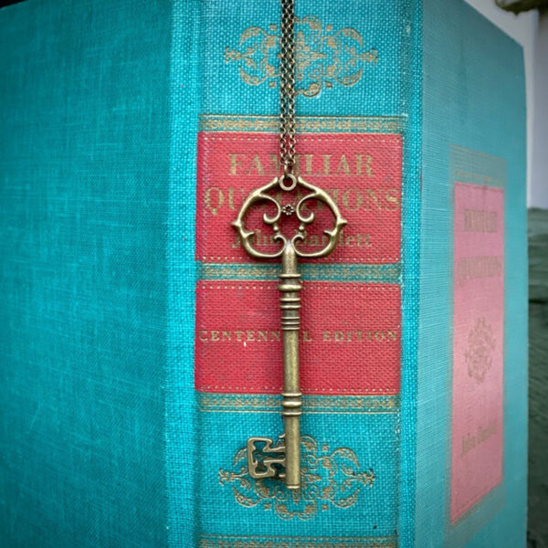 oly-c1a884f150549029f18d2023ca5ae279 Wholesale Hot Selling New Fashion Necklace Retro Key Pendant Short Long Style Factory Direct Sale