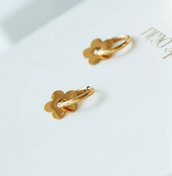 Wholesale 304 Stainless Steel Flower PVD Coated 18K Real Gold Plated 18K Gold Fashion Waterproof Non Tarnish Gold Plated Gold Drop Earrings