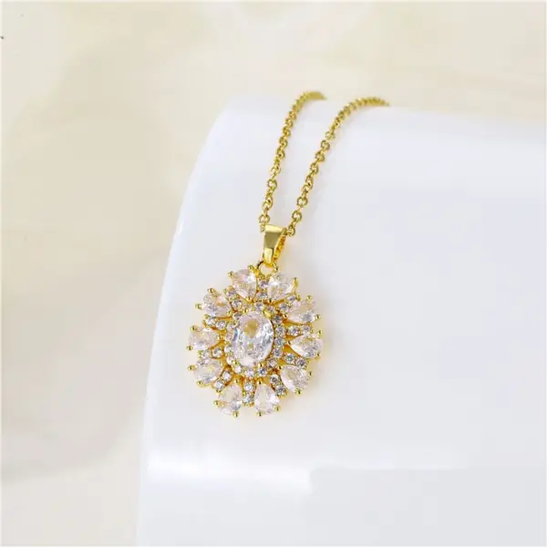 Water Plating Vacuum Plating Real Gold Plated 18K Gold Christmas Tree Heart Shape Flower 304 Stainless Steel Titanium Steel Korean Style Waterproof Non Tarnish 201 Stainless Steel Pendant Necklace