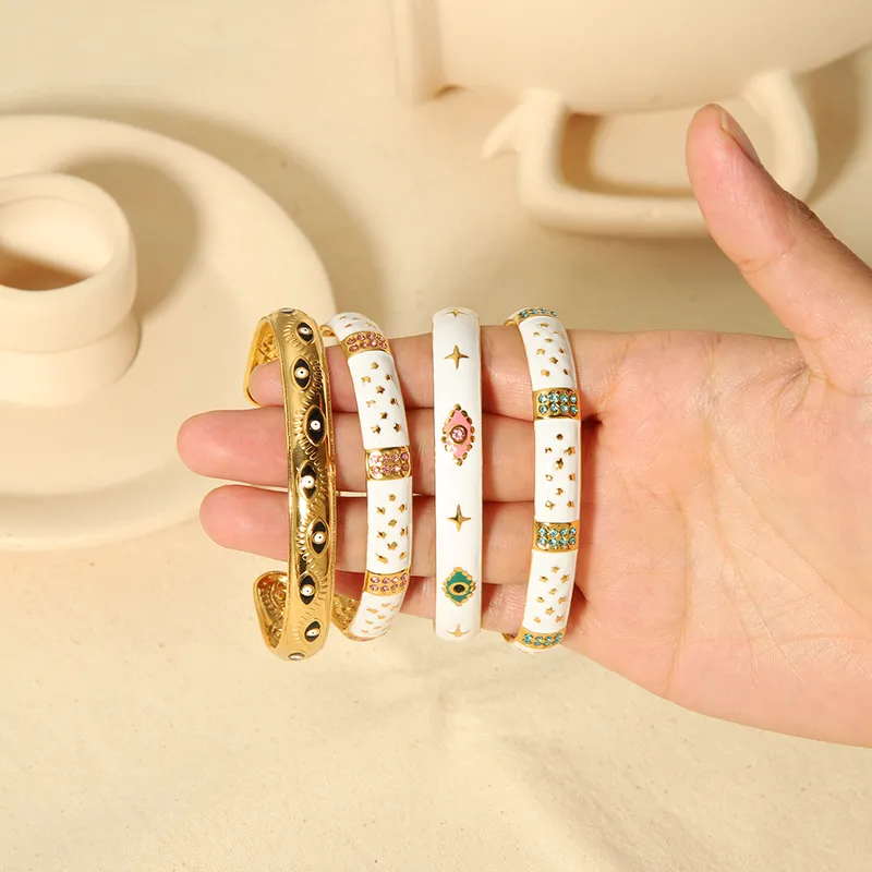 Wholesale PVD Coated Real Gold Plated 18K Gold C Shape Star 304 Stainless Steel Vintage Style Waterproof Non Tarnish 304 Stainless Steel Bangle