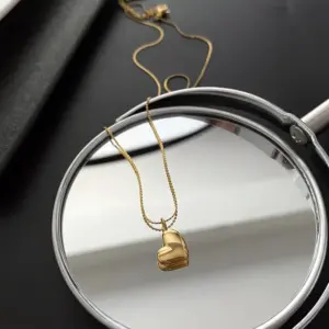 01-K23 Titanium Steel Heart Necklace / Gold