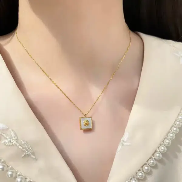 Wholesale Elegant Retro French Style Square Flower Titanium Steel Plating 18k Gold Plated Pendant Necklace