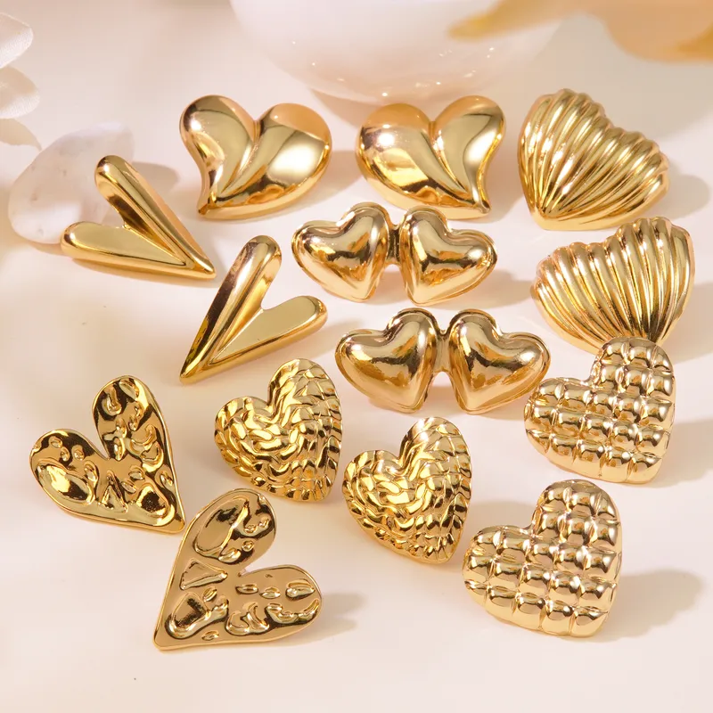 Wholesale 201 Stainless Steel 304 Stainless Steel Heart Shape Solid Color Electroplating Stone-Free Imitation Gold Simple Style Classic Style Gold Ear