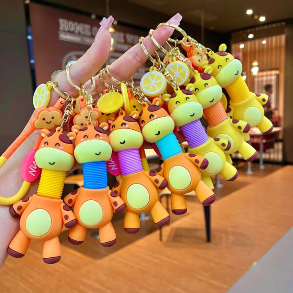 Wholesale Cartoon retractable giraffe doll children's toy creative car keychain couple schoolbag pendant gift