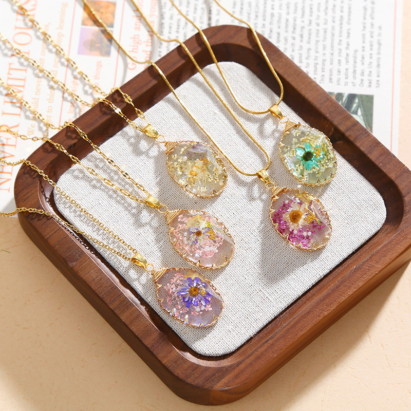 Wholesale Elegant preserved flower necklace for women, ied flower edging, tearop pendant necklace