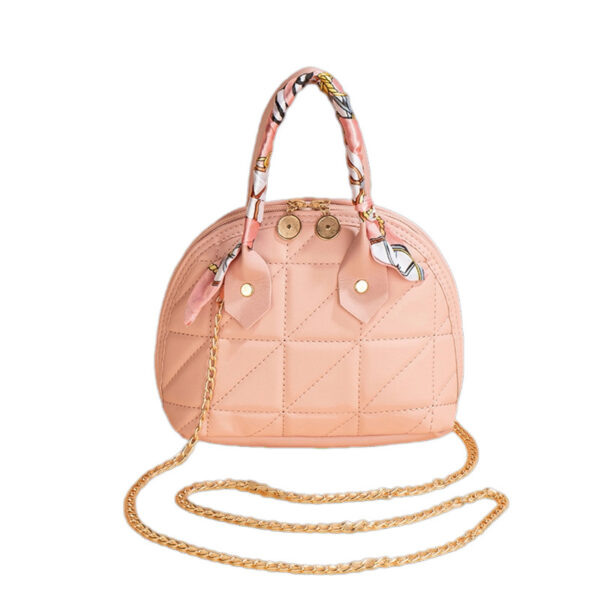 Wholesale Women's handbags 2025 new style, textured niche handbags, shell-shaped, triangular embroidered, cross-border trendy small bags for women.