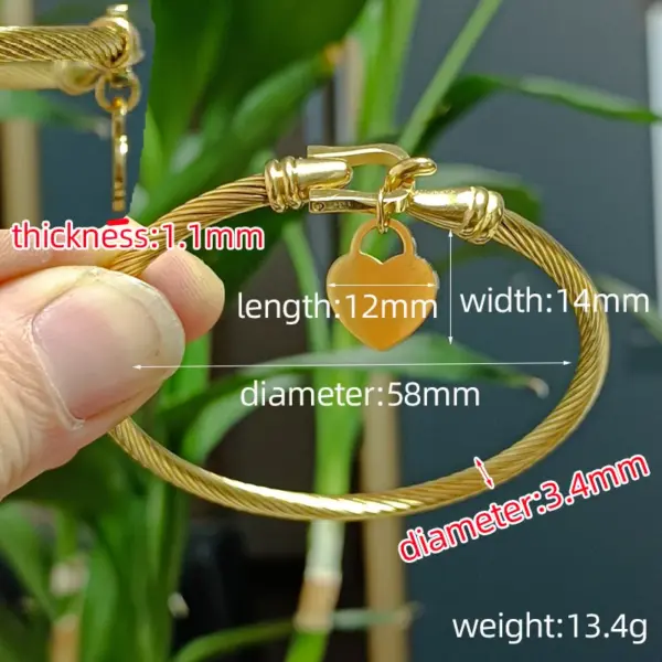 PVD Coated Real Gold Plated 18K Gold Heart Shape 304 Stainless Steel Simple Style Waterproof Non Tarnish 304 Stainless Steel Bangle